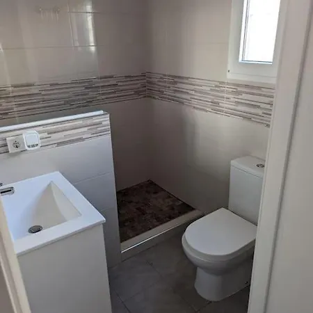 Lovely 3 Bed House On Complex *